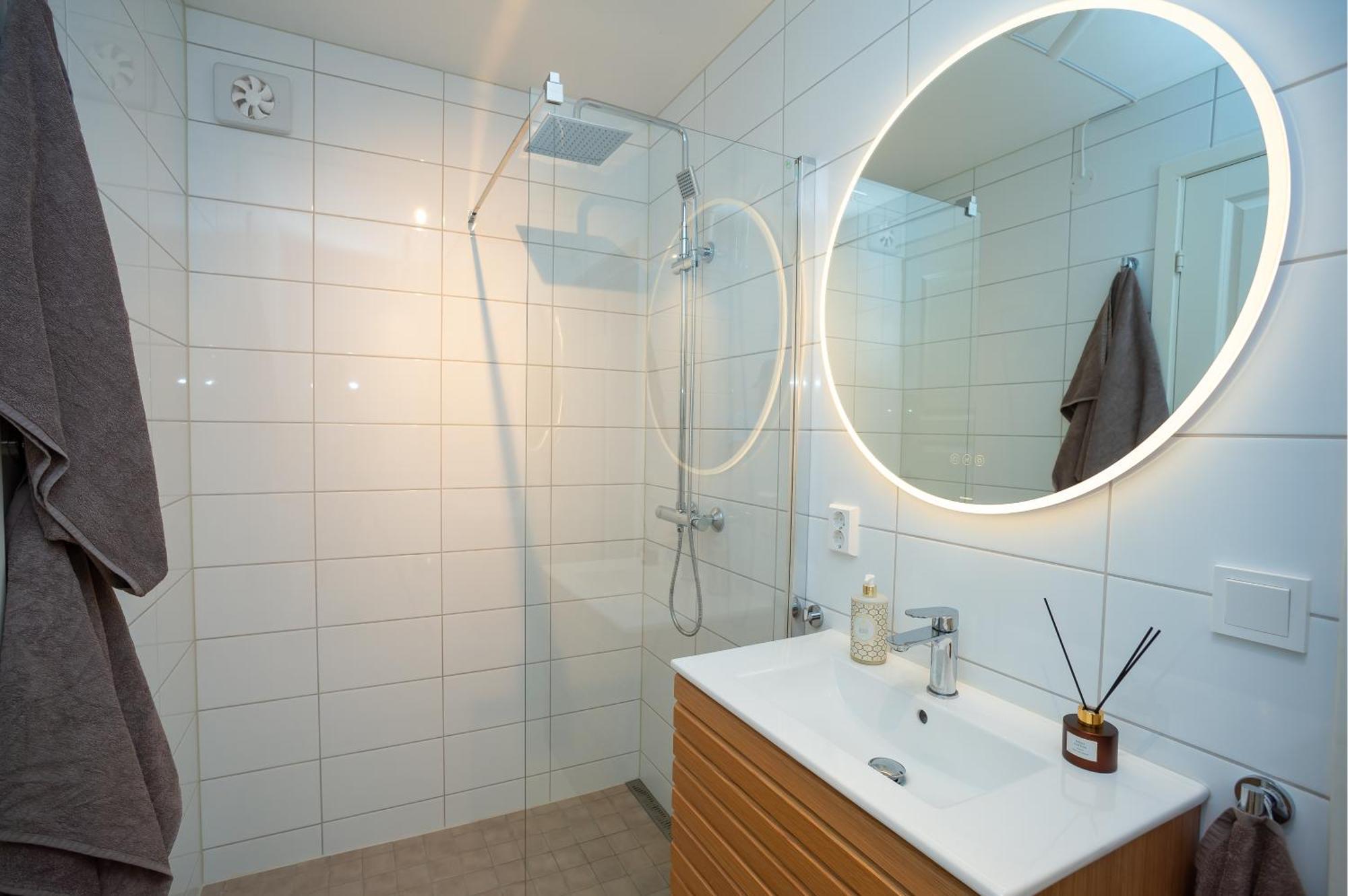 Historisk Sjarm - Moderne Komfort 10min Fra Appartamento